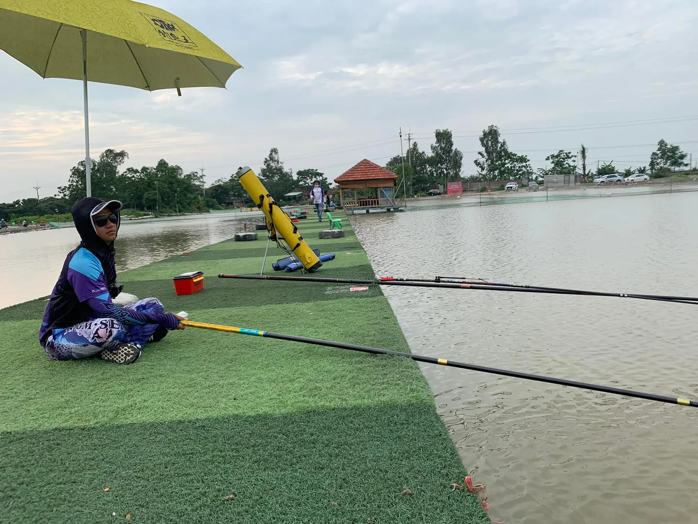 NÊN HAY KHÔNG NÊN CÂU CÁ NGÀY MƯA?