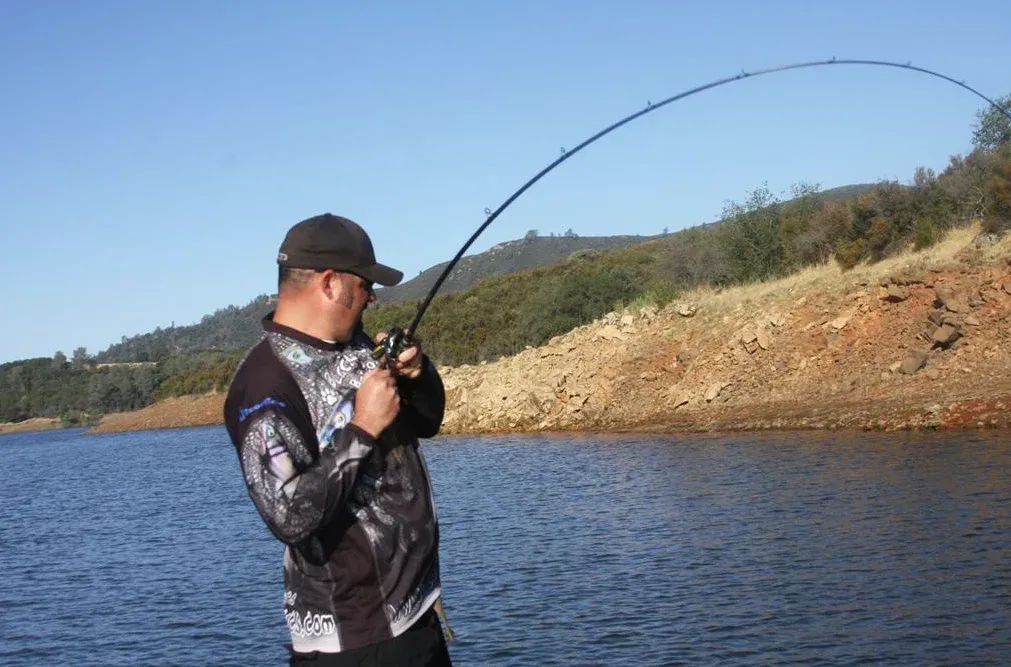 Kỹ thuật đóng cá chuẩn xác – Nghệ thuật “Set the Hook” bạn cần biết